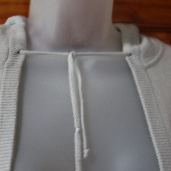 The Breed Gray Cashmere Deep V Sweater Hood Pockets Medium Luxury Layering Knit - Picture 3 of 12
